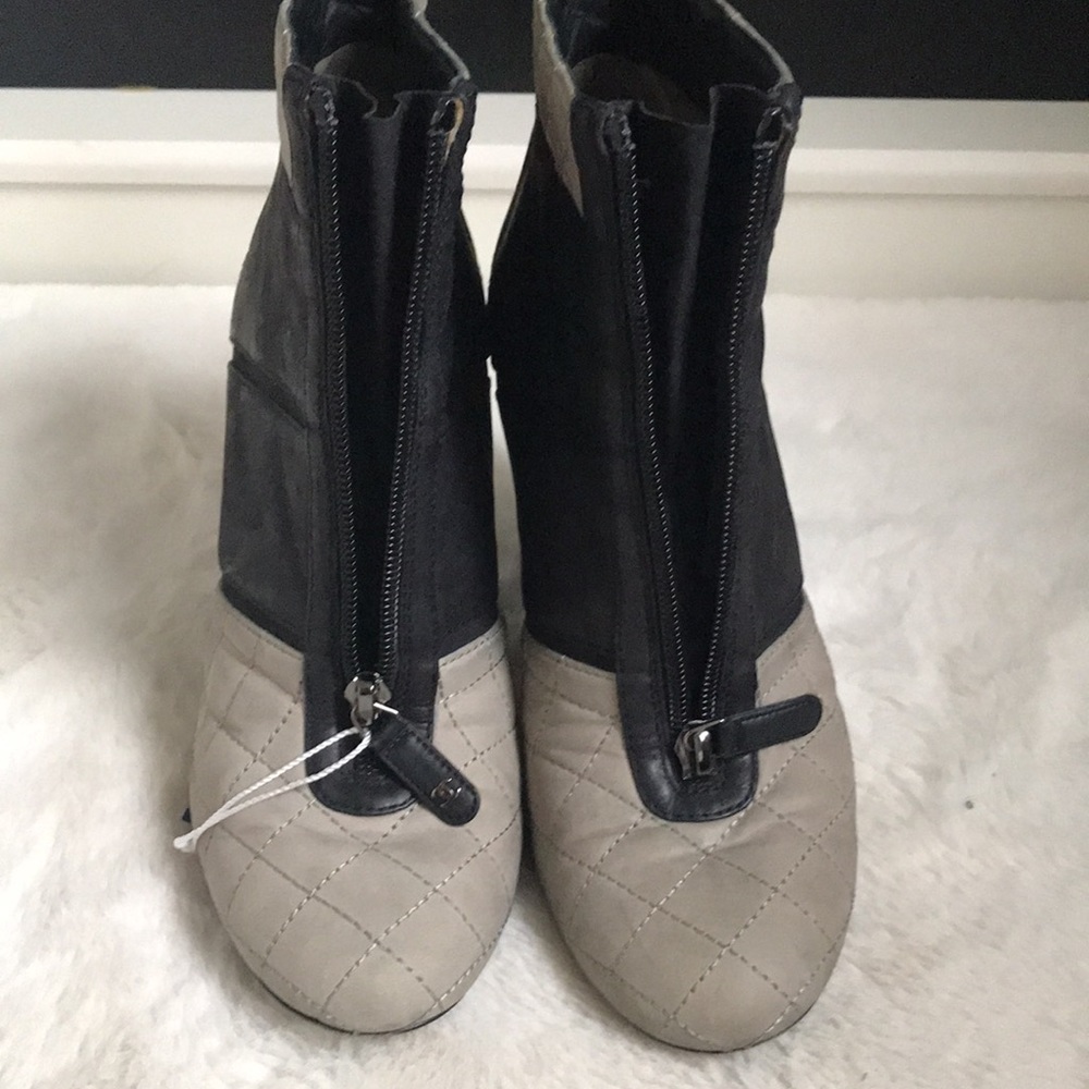 Chanel Classic 2 tone black/ grey Suede Boots Women’s size 38, she is lovely